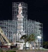 Monumento Cristobal Colon en Costanera Norte