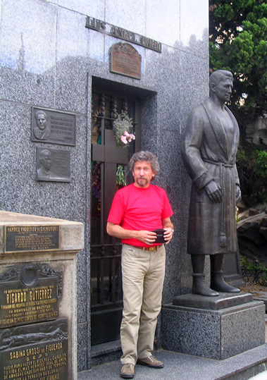 Luis Angel Firpo sepulcro en Recoleta