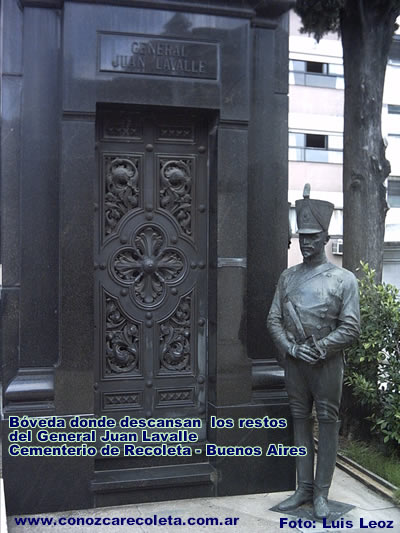 Juan Lavalle sepulcro en Recoleta