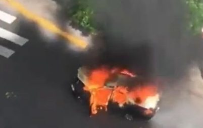 Taxi incendiado