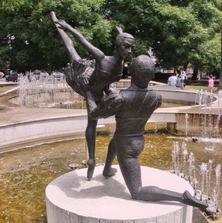 Bailarines del Teatro Colon monumento