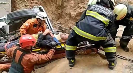 Rescate camionero accidentado en Recoleta