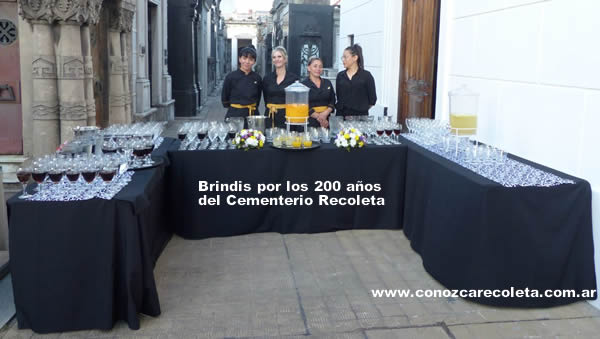 Cementerio Recoleta brindis