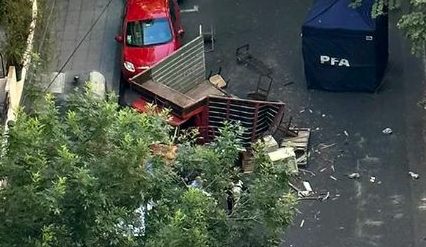 Camioneta chocada por colectivo