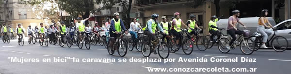 Mujeres en bici por Recoleta