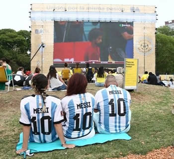 Plaza Seeber pantalla para ver el mundial de Qatar