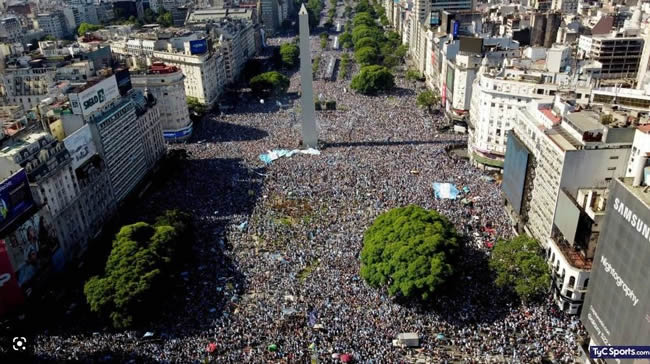 Festejos en el Obelisco por Argentina campeon mundial