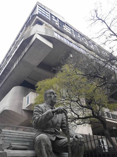 Escultura Jorge Luis Borges