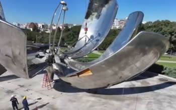 Floralis Generica